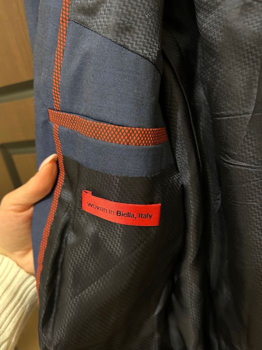 Продавам мъжки блейзър на HUGO BOSS