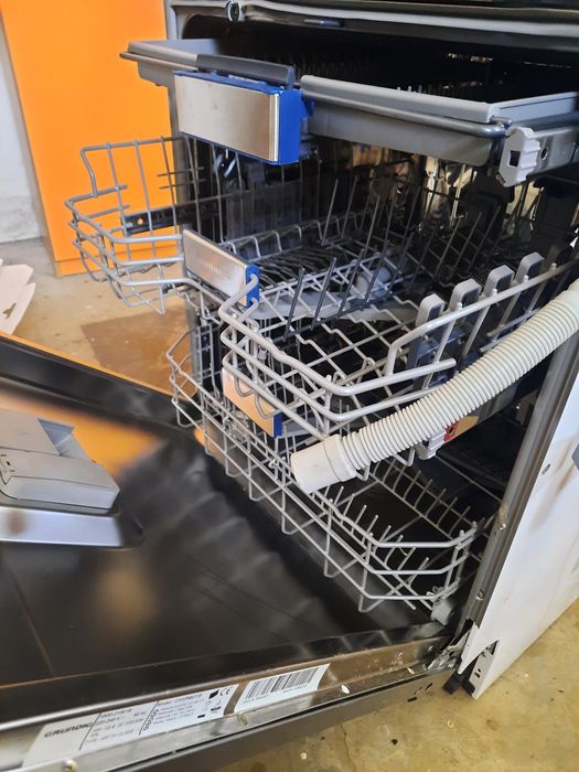 Продавам съдомиялна Grundig