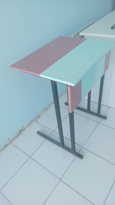 Стелажи и зеркало