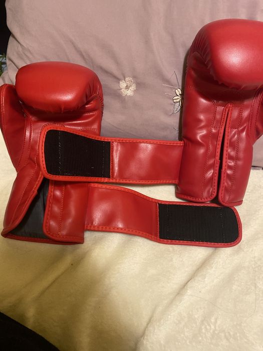 Manusi de box si fase de vanzare