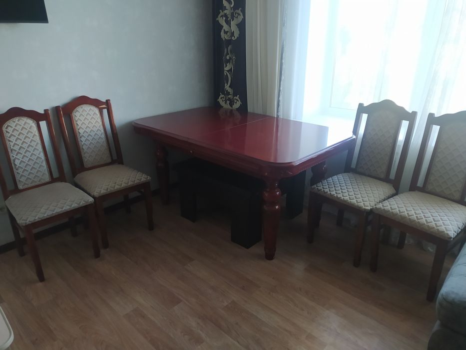 Продам стол и стулья