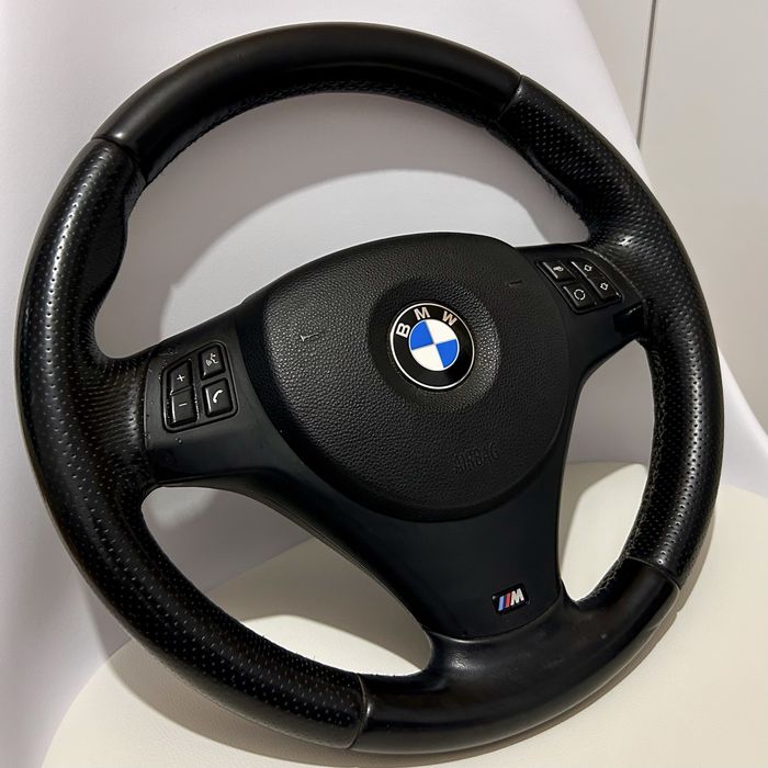 Volan M pachet piele BMW Seria 3 E90 E91 Seria 1 E87 X1 E84 comenzi cu airbag.