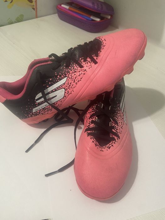 Ghete fotbal, marimea 36