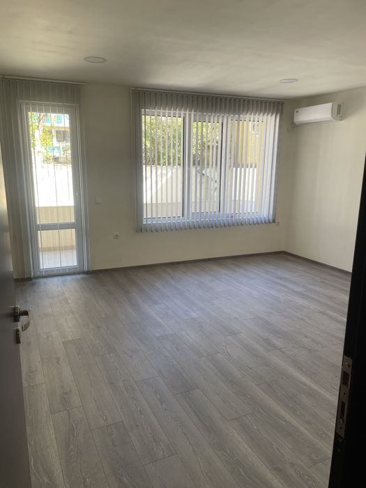 Дава се под наем Двустаен апартамент в Варна, Център - 55 кв.м за 331.5 € - Снимка #2