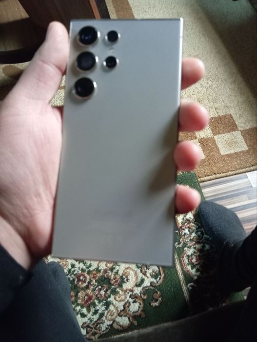 Продаю Samsung S24 Ultra 256 gb 12 gb