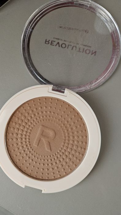 set de produse cosmetice folosite pe jumătate