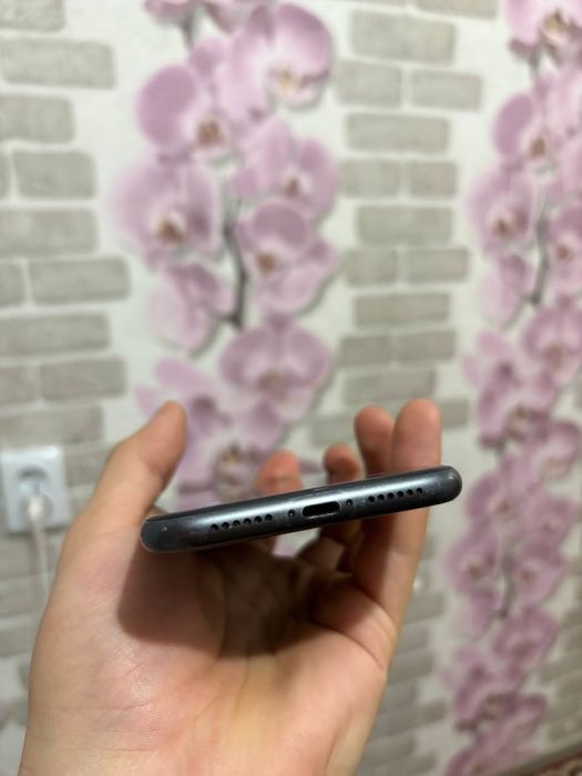 Продам Айфон 11 64 GB