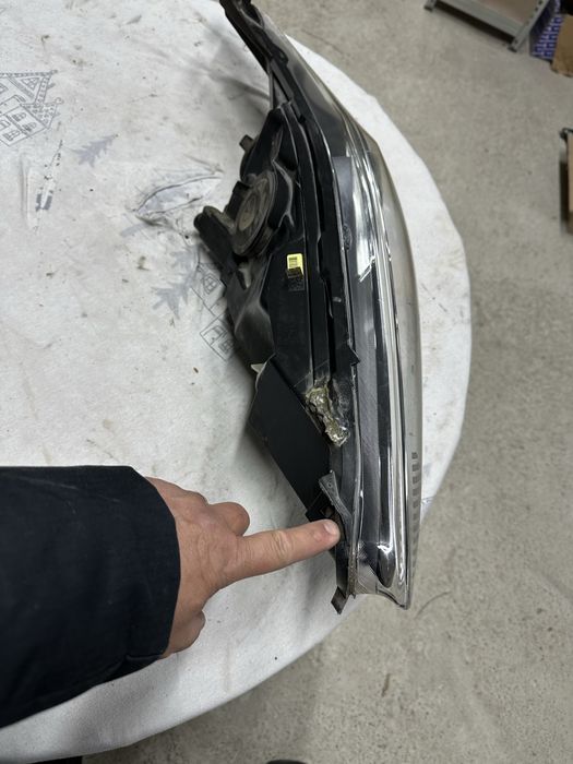 Far stânga ford fiesta