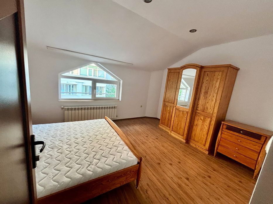 Дава се под наем Етаж от къща в Шумен, 5-ти полк - 143 кв.м за 459 € - Снимка #6