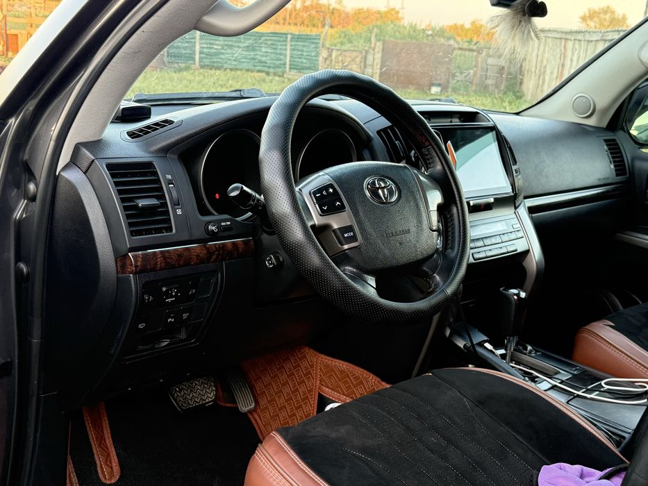 Toyoto land cruiser 200