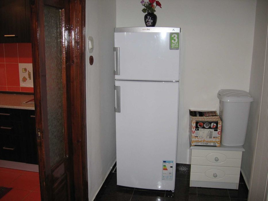 Inchiriez apartament 2 camere decomandat