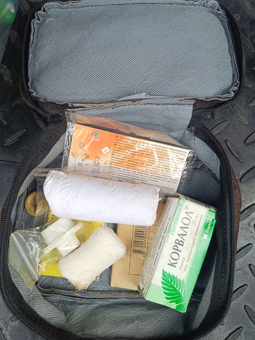 Продам аптечку для авто Б/У.