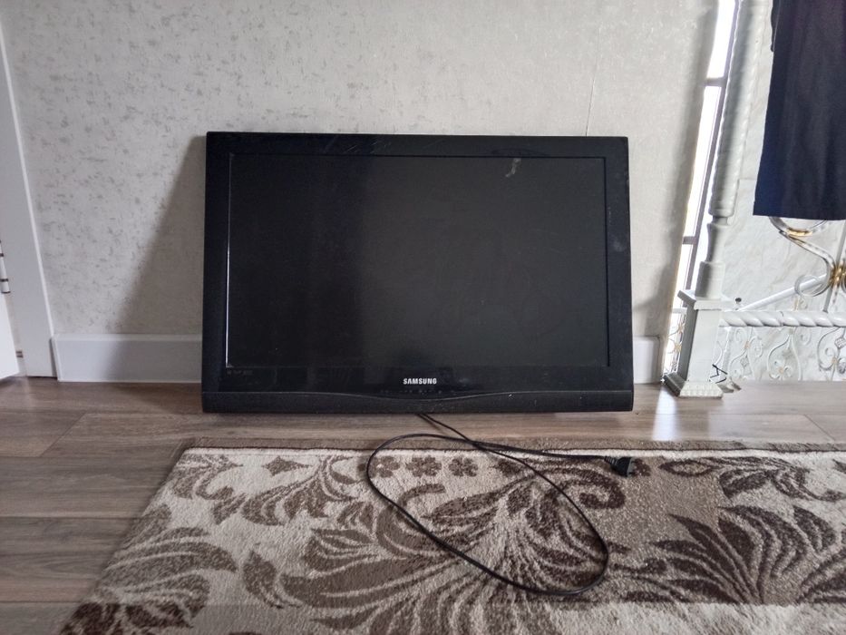 Продам телевизор на запчасти