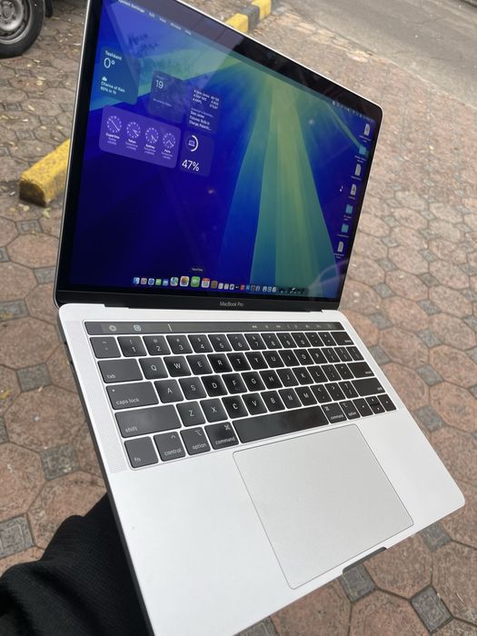 Macbook pro 2019 16/256 xolati zo’r zo’r ishlaydi atpichatka senser fu