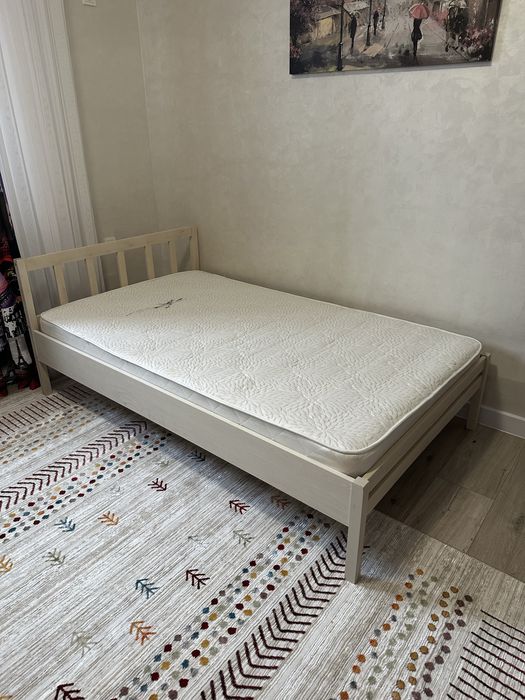 Кровать с матрасом бу