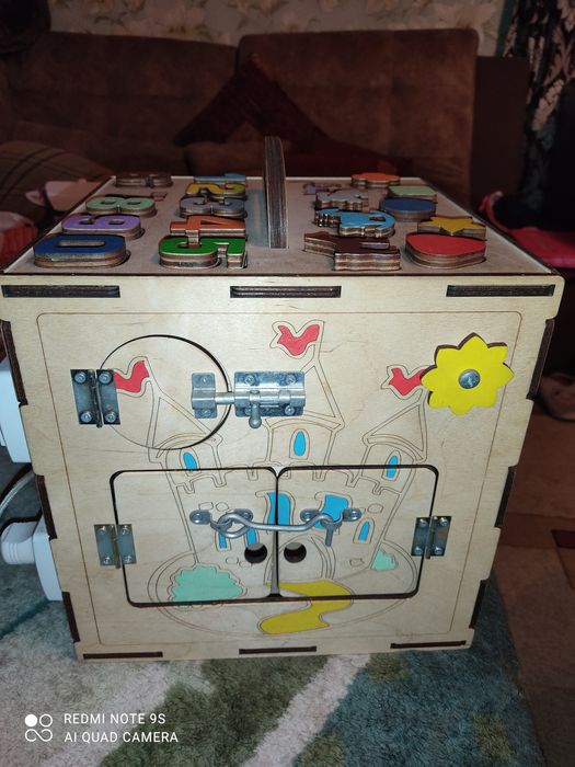 Продам бизи борд  большой.