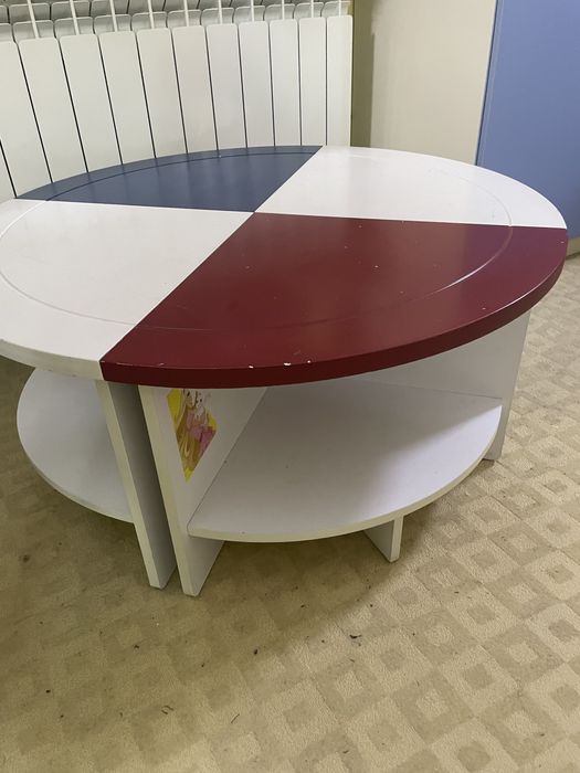 Продам детский стол с 4 табуретками