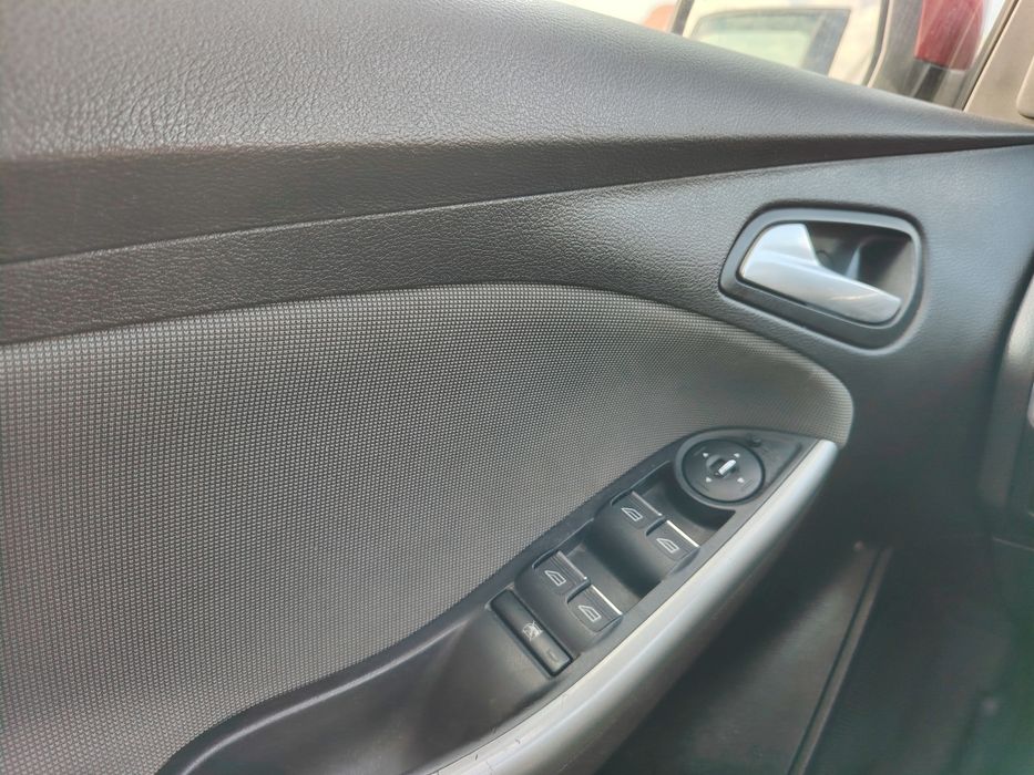 FORD Focus 2011 — imagine 5