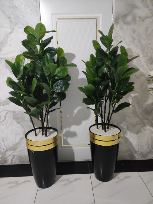 Искусственный цветы и деревья