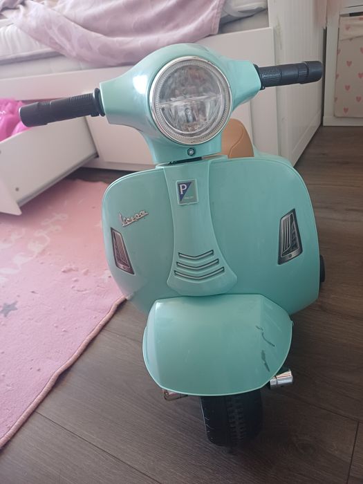 Scuter electric pentru copii Vespa