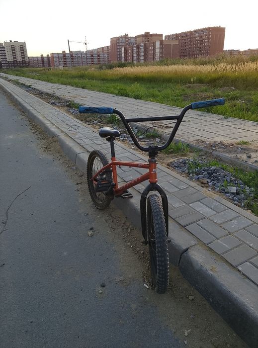 Продам беймик в подарок колесо и 2 покрышки