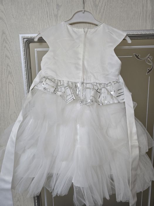 Платье нарядное, продам