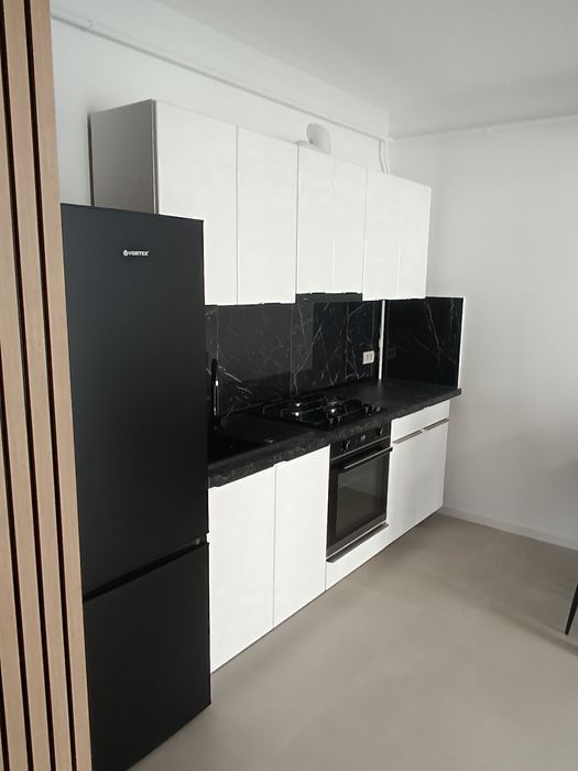 Apartament nou de închiriat Central.