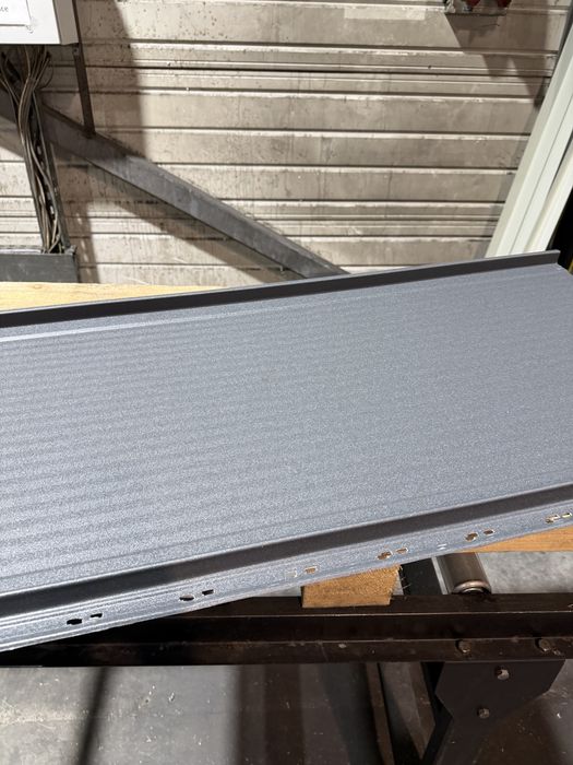 Tablă Prefălțuită tip țiglă metalică click ; panou canto nervurat acoperiș RAL 7016 gri antracit 0.5MM