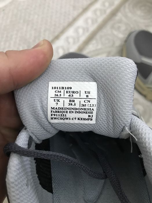 Кроссовки asics