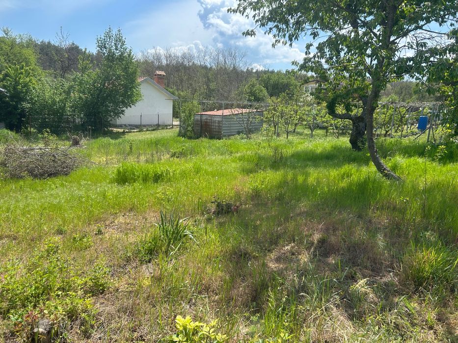 Дворно място на язовир Копринка