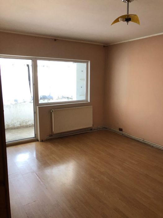 Vand apartament 3 camere Onesti