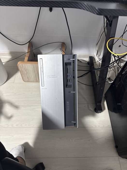 PC Gaming Lenovo Ryzen 5 1400 / RX 560 4GB / 16GB RAM / SSD + HDD