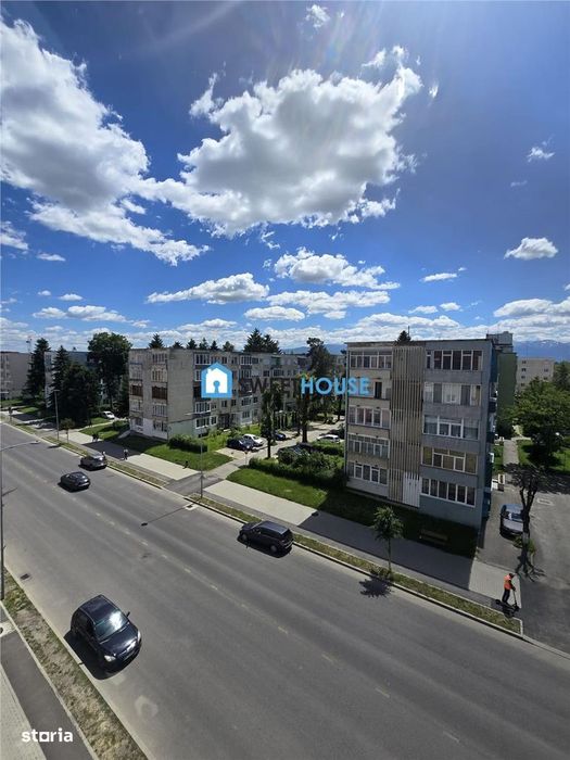 Apartament decomandat cu 3 camere, 2 bai si 3 balcoane  Str. Tabacari,