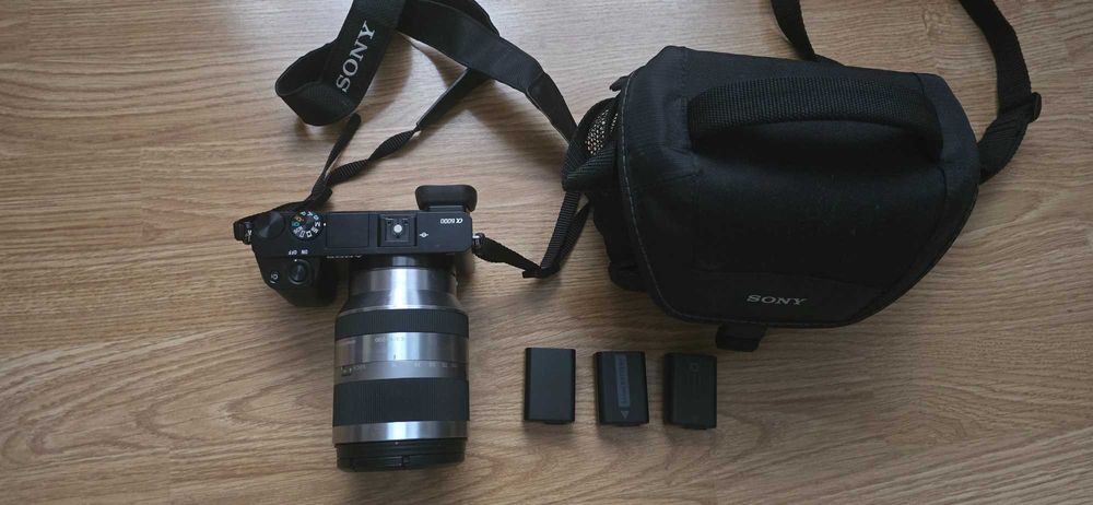 Sony alpha 6000 + Sony 18-200 + Sony чанта + 3 батерии/Sony alpha 6600