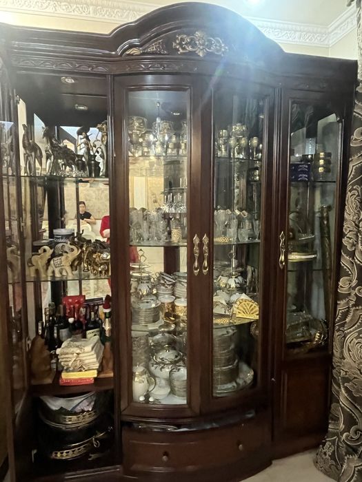 Продам шикарный стол со стульями