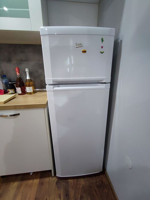 Хладилник с горна камера Beko