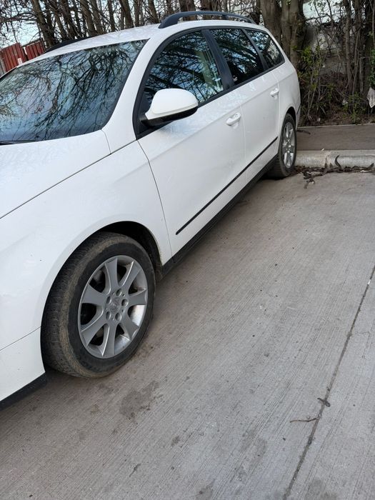 Vând Volkswagen Passat b6 2010 stare perfecta clima automata