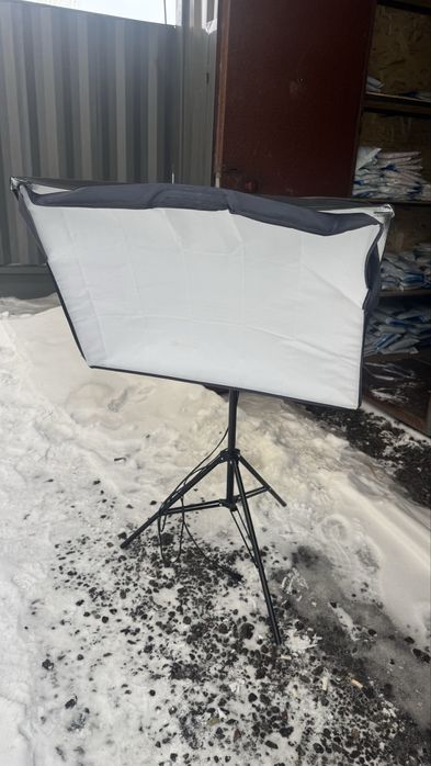 Продаю софтбокс (студийный свет) на стойке