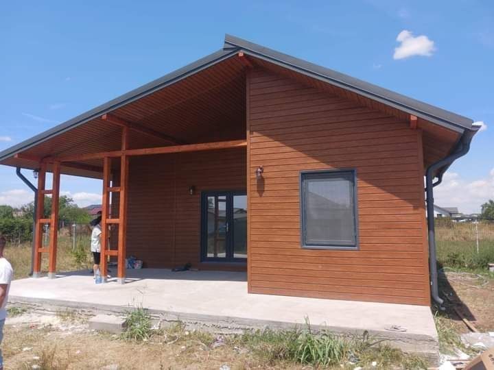 Vand case pe structura metalica din panouri sandwich 8 x 10m