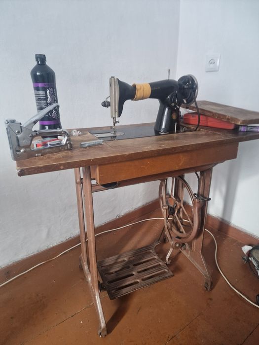 Продам швейную машину