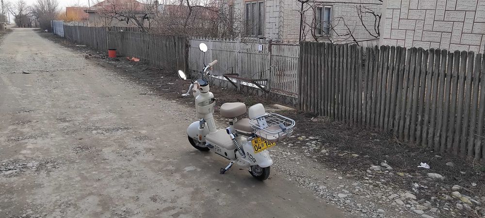 Moto. Scuter. Electric.