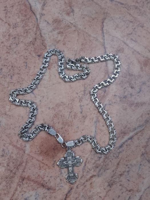 Цепочка с крестиком.
