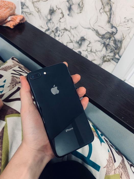 Продам айфон 8 +