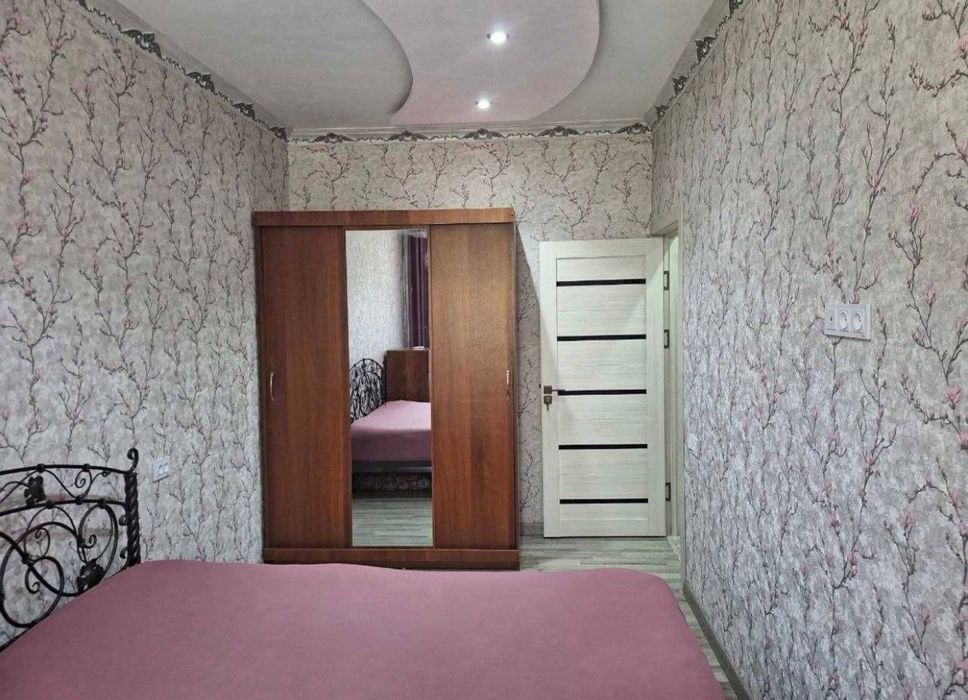 Yunusobod 7-mavze 2 xona 3 qilingan1-qavat 72500 srochna sotiladi!