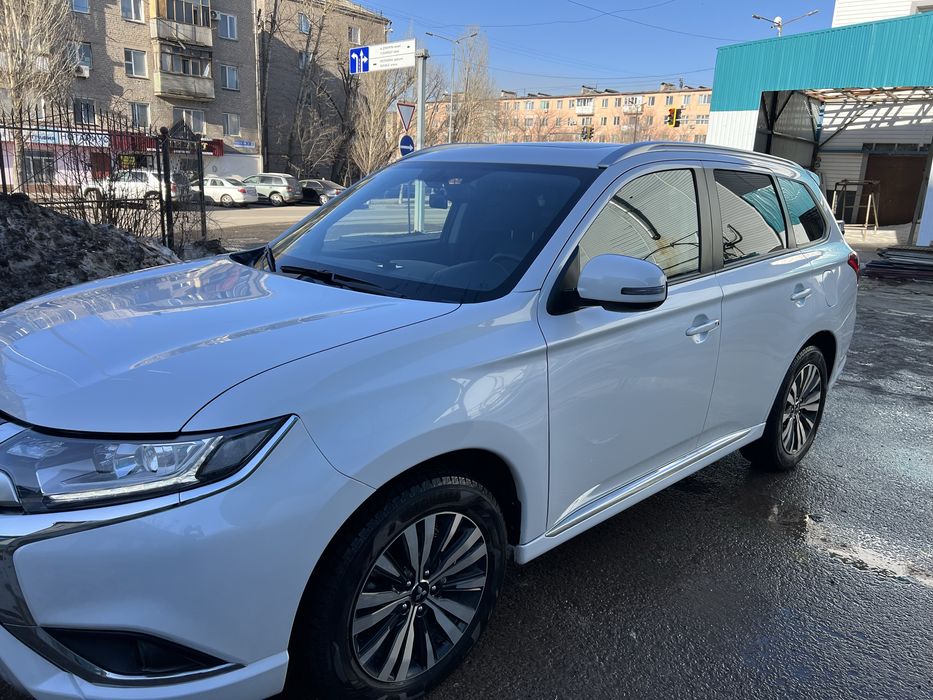 Продам автомобиль Мицубиси аутландер