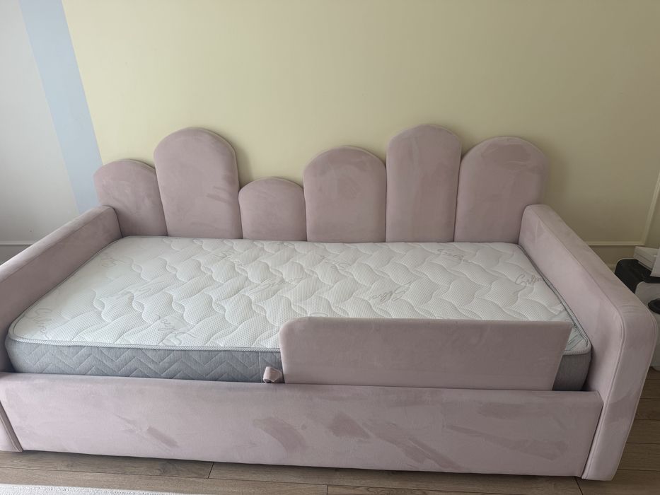 Продам кровать для девочки