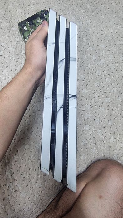 Продаю play station 4 pro