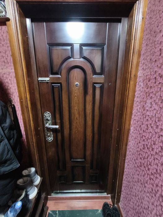 Продается входная дверь.
