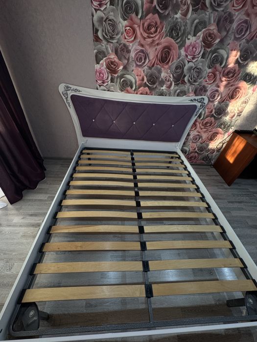 Продам двуспальную кровать