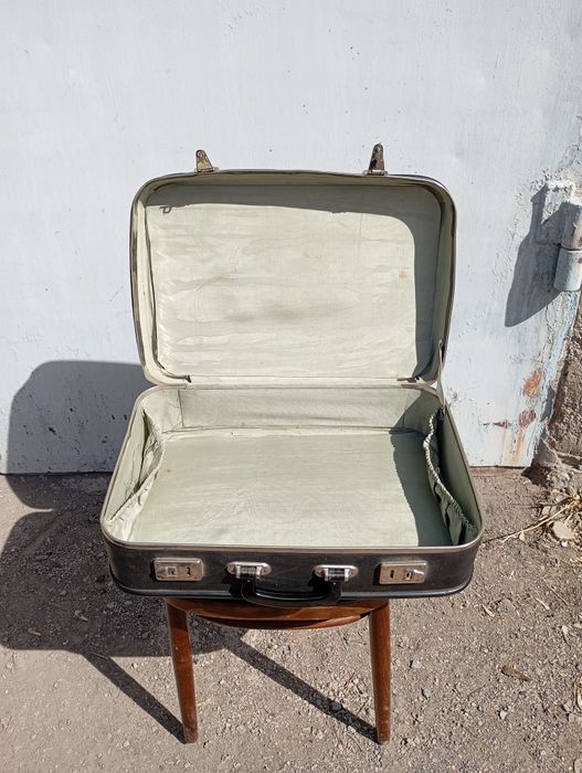 Продаю советские чемоданы